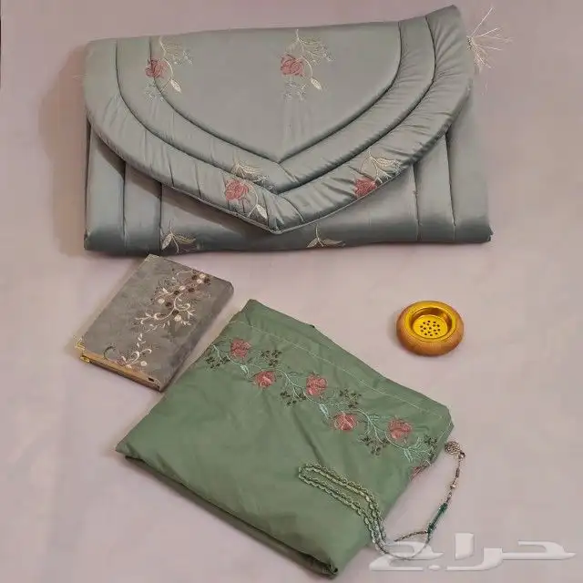 اطقم صلاة نسائيه مع هدايا شامل التوصيل والشحن 12