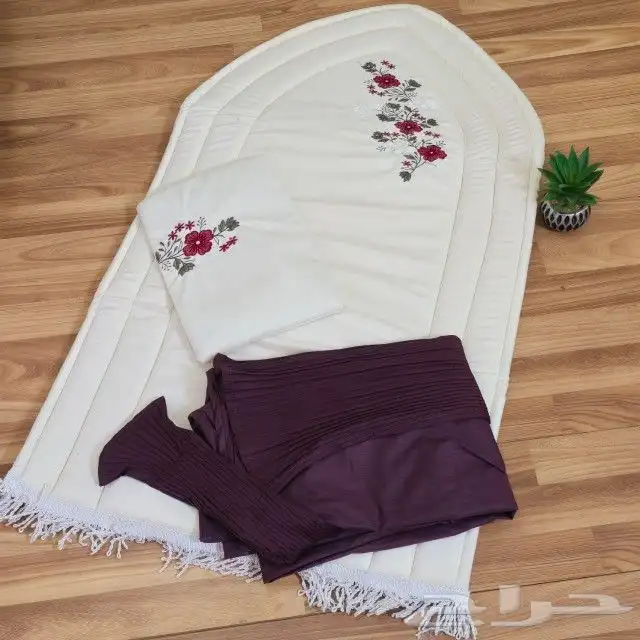 اطقم صلاة نسائيه مع هدايا شامل التوصيل والشحن 20