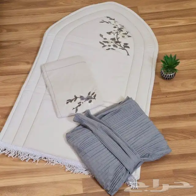 اطقم صلاة نسائيه مع هدايا شامل التوصيل والشحن 18