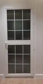 فني المنيوم تفصيل وتركيب وصيانه  ابواب  شبابيك  مطابخ 8