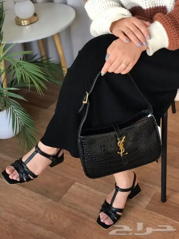 طقوم نسائية ماركة لا تطوفكم سعر العرض 280ريال فقط 11