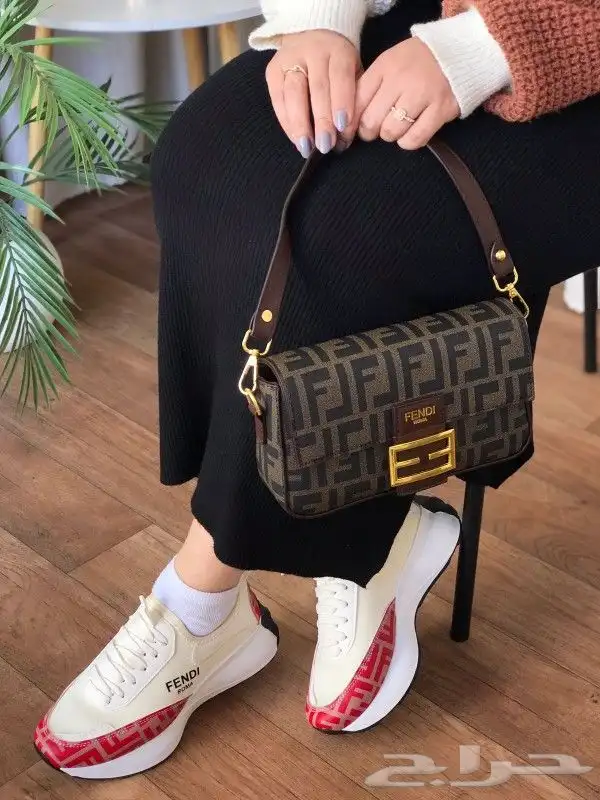 طقوم نسائية ماركة لا تطوفكم سعر العرض 280ريال فقط 6