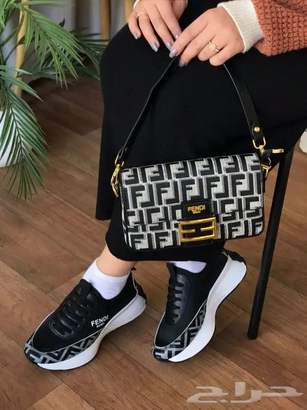 طقوم نسائية ماركة لا تطوفكم سعر العرض 280ريال فقط 4