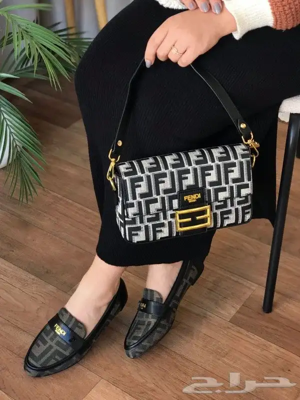 طقوم نسائية ماركة لا تطوفكم سعر العرض 280ريال فقط 1