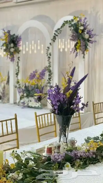 كراسي احمر ذهبي شفاف اكريليك وطاولات جميع الأشكال 2