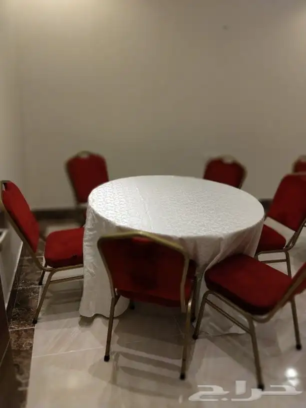 كراسي احمر ذهبي شفاف اكريليك وطاولات جميع الأشكال 13