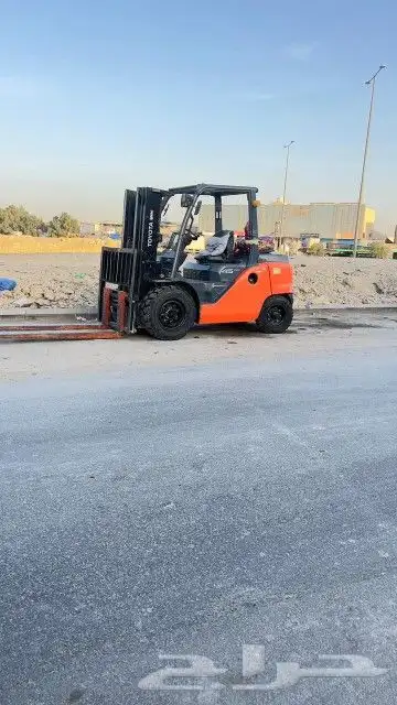 تاجير رافعه شوكيه فوركلفت 1
