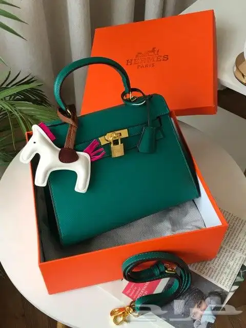 يوجد جميع الشنط والشوزات جمله نجزاه 0