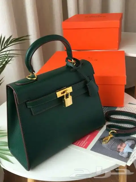 يوجد جميع الشنط والشوزات جمله نجزاه 1