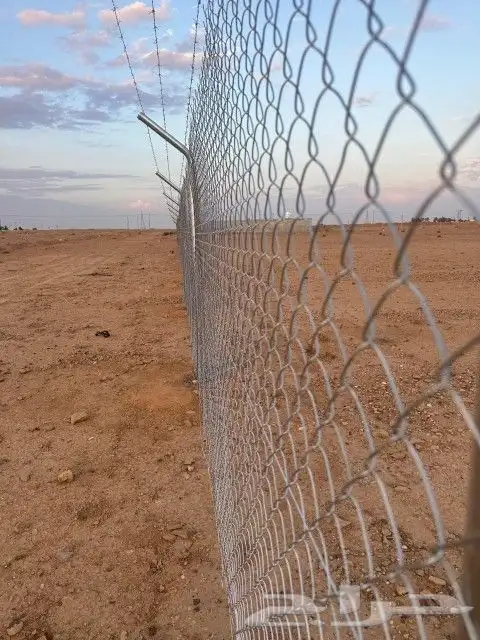 هذا من تنفيذ أعمالنا نعمل في تشبيك المزارع والملاعب 4