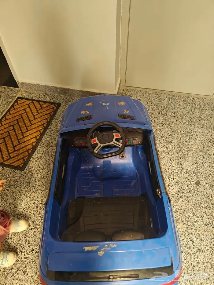 سيارة لعبة 0