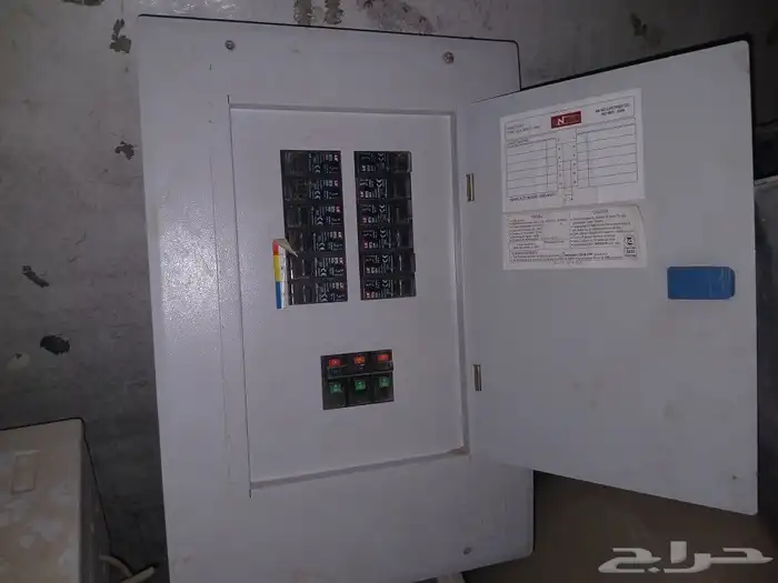طبلون كهرباء عدادات ومنظمات هواء غطاسات قواطع 11