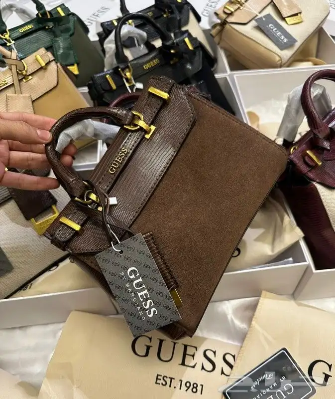 شنط ماركة برادا وجيس ولونق شامب وبسعر منباسب 34