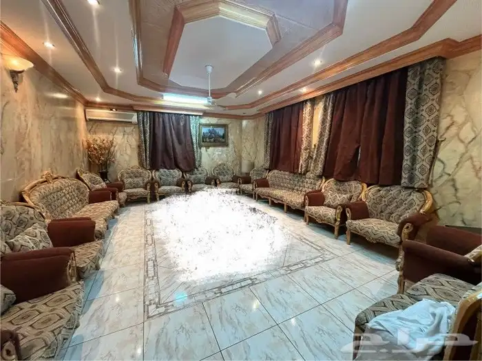 كنب كلاسيكي. 1