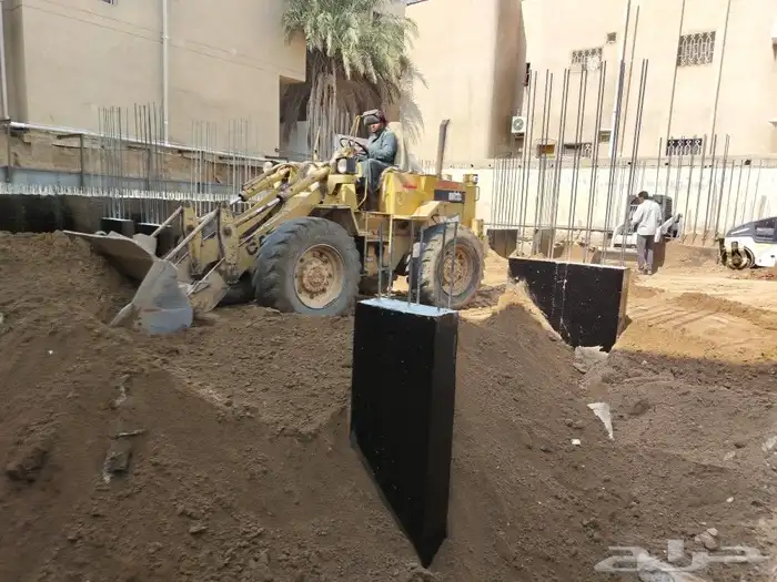 شيول قلابات بكلين للحفر ودفن وتسويه اسفلت مقشور 1