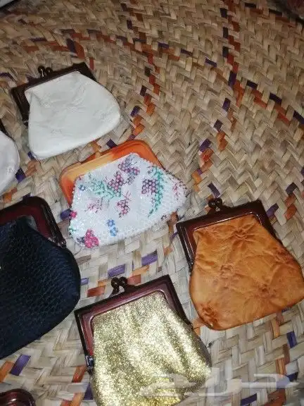 محفظه أو شنطه نسائية قديمه 1