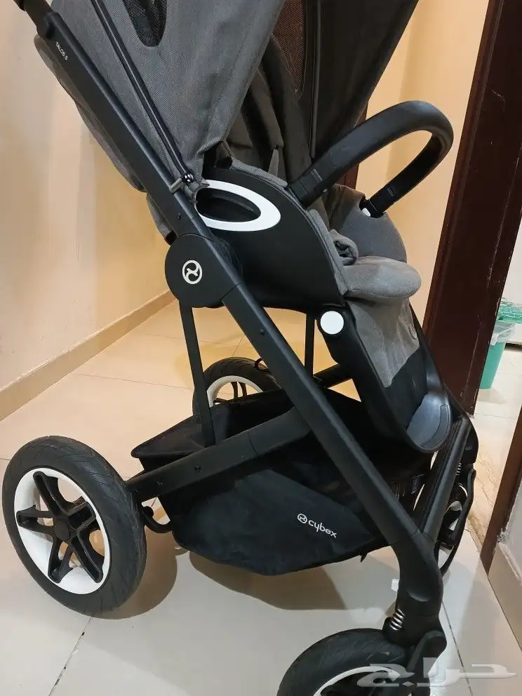 عربية اطفال مميزه وشبه جديدة ماركة سايبكس cybex كوت 4