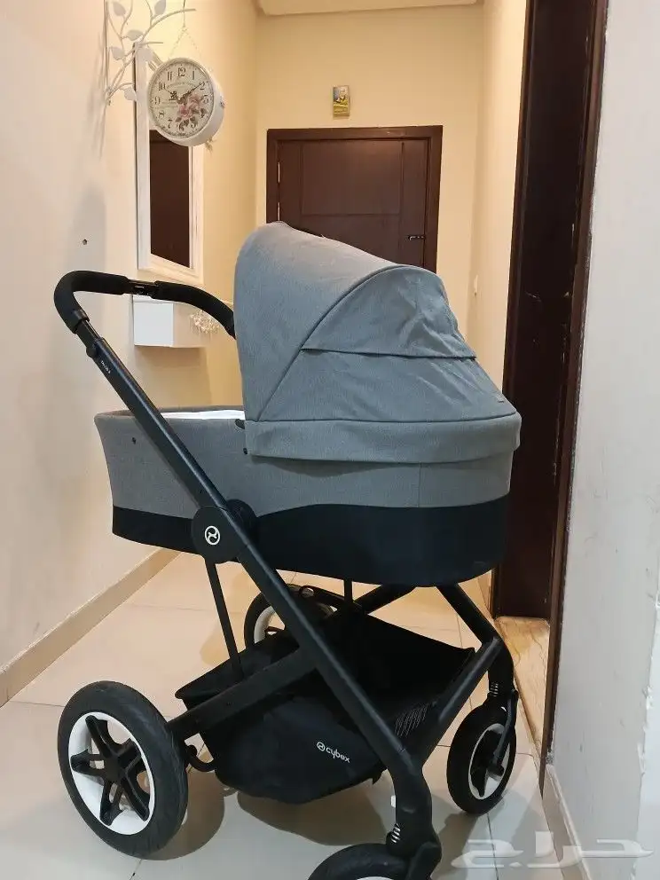 عربية اطفال مميزه وشبه جديدة ماركة سايبكس cybex كوت 2
