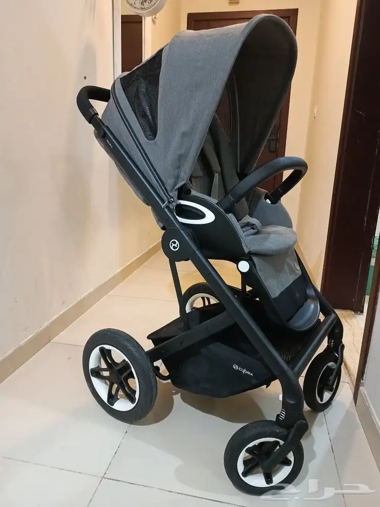 عربية اطفال مميزه وشبه جديدة ماركة سايبكس cybex كوت 6