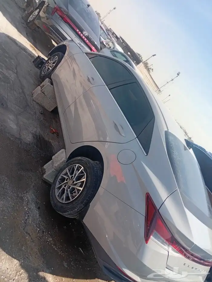 يوجد لدينا جميع انواع سيارات تشليح النترا 22 و23و 24 اكسنت 2 4
