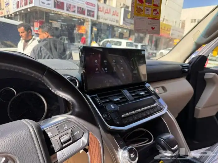 شاشه جيب لند كروزر 2022_2023 3