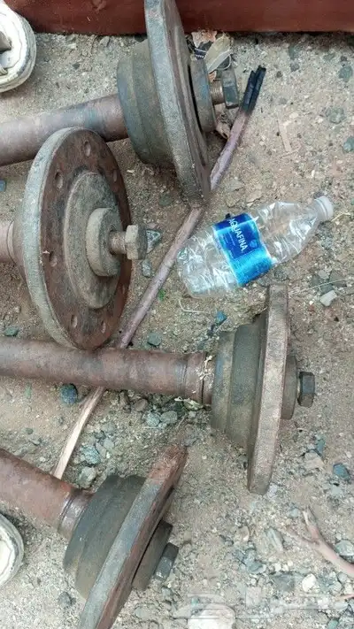 عامود مع هوبات بوبكات للبيع يحتاج مخرطه ورمان 0