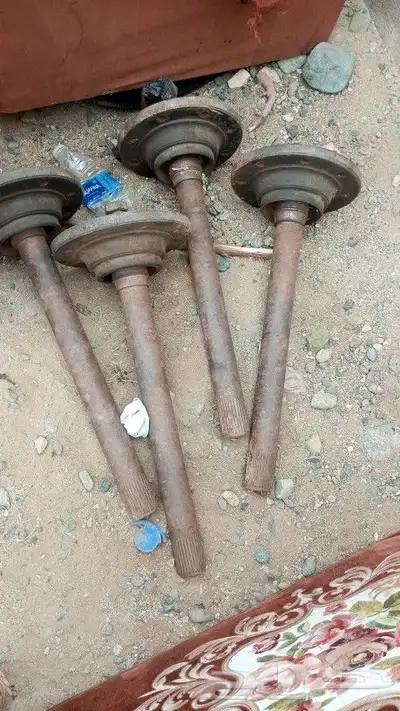 عامود مع هوبات بوبكات للبيع يحتاج مخرطه ورمان 3