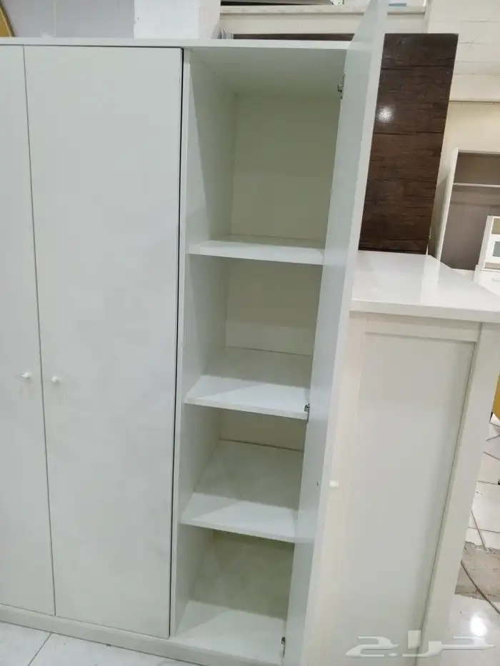 دولاب ثلاثه باب ايكيا فخم ونظيف جدن 1