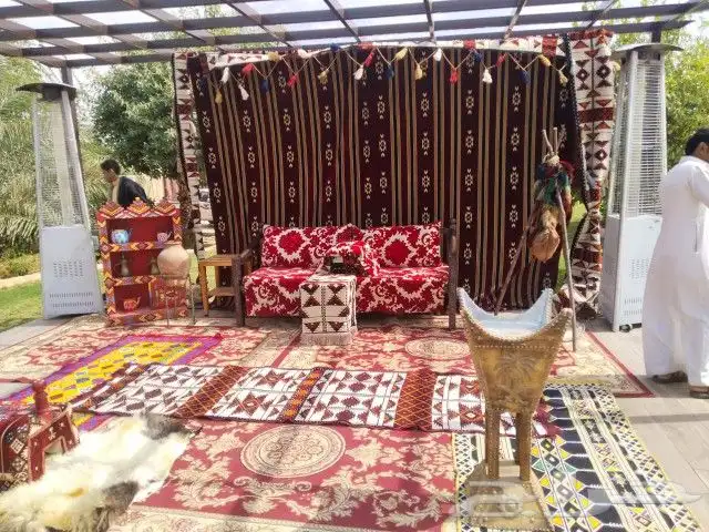 تاجير قهوجين وصبابين رجال ونساء كراسي وطاولات زل جلسات مضلات 0