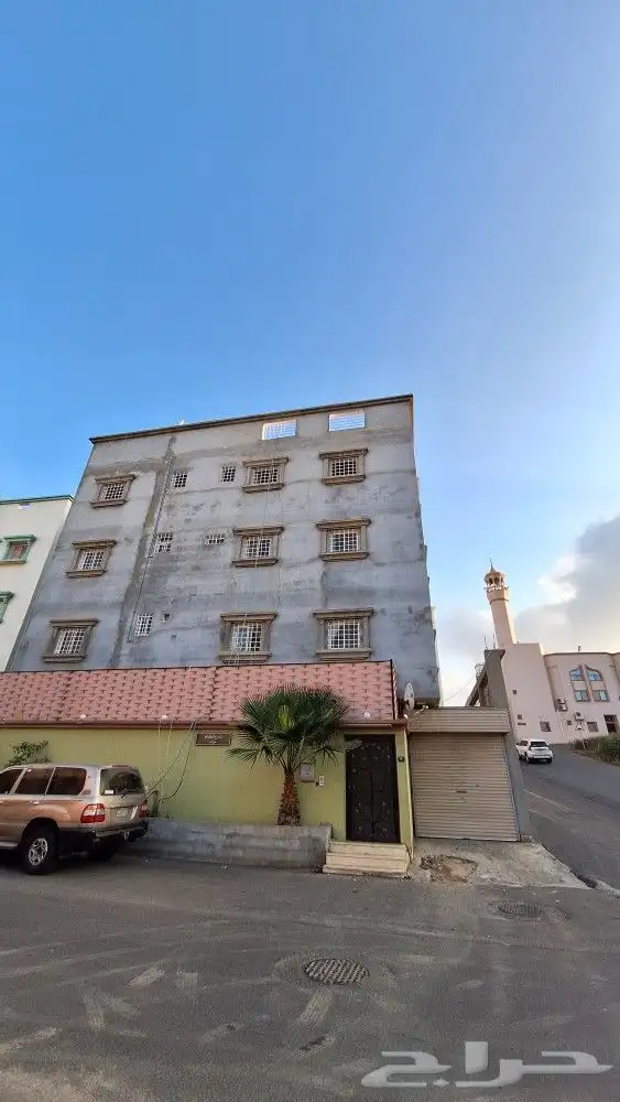 عماره للبيع في موقع مميز 1