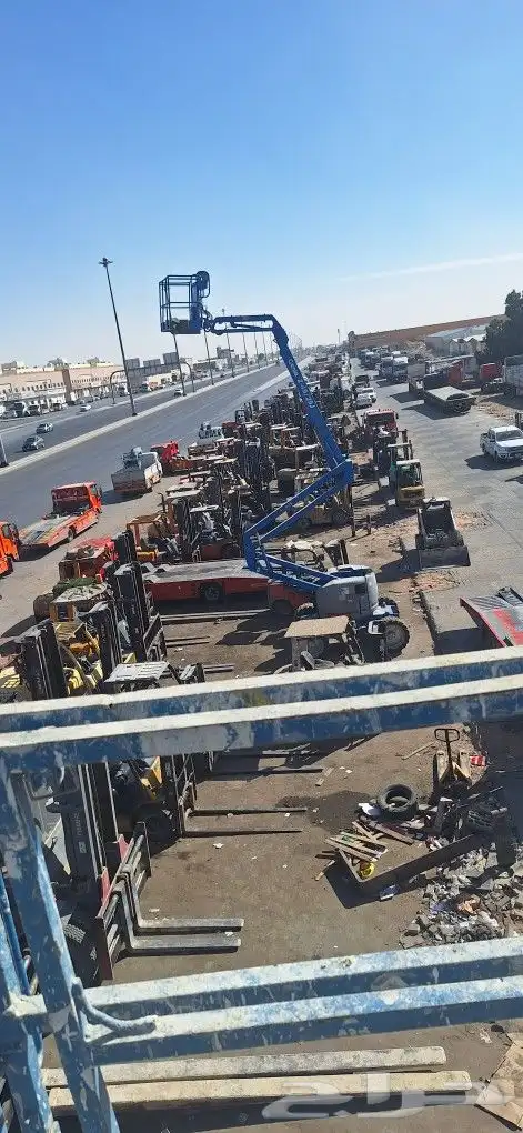 كرينات وفوركلفت ومان لفت وسيزرات للايجار 1