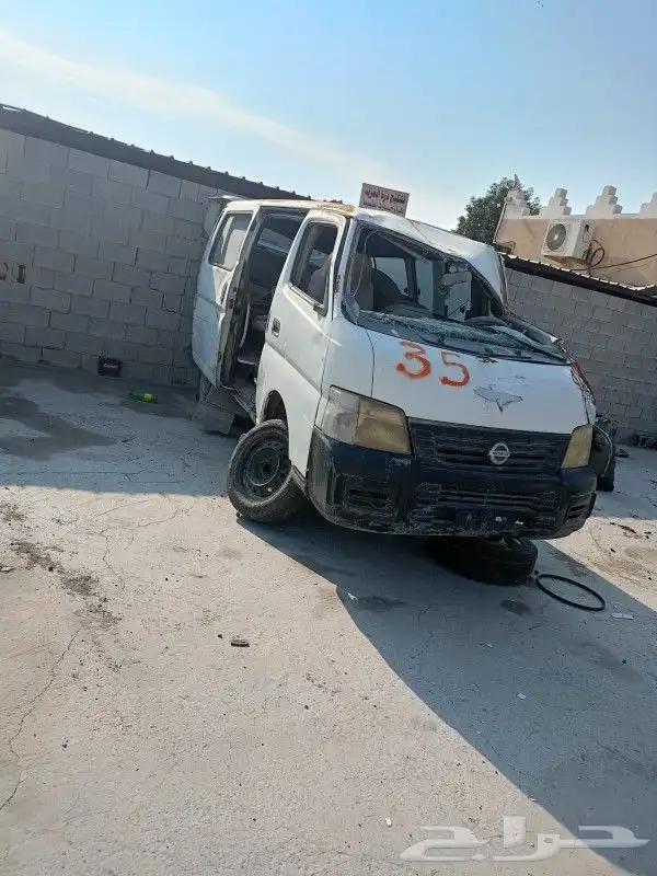 باص نيسان موديل 2010 2