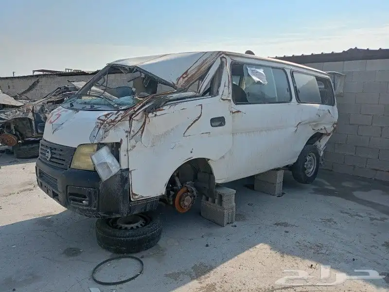 باص نيسان موديل 2010 0