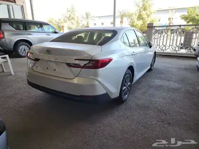 تويوتا كامري E 2025 3