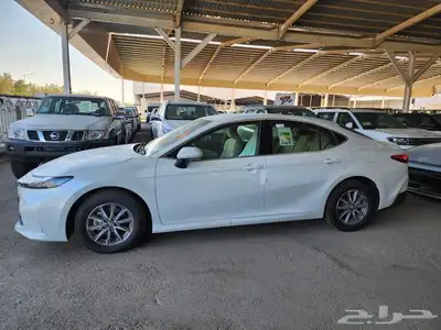 تويوتا كامري E 2025 1