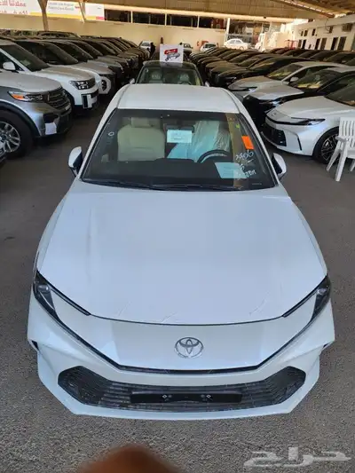 تويوتا كامري E 2025 6