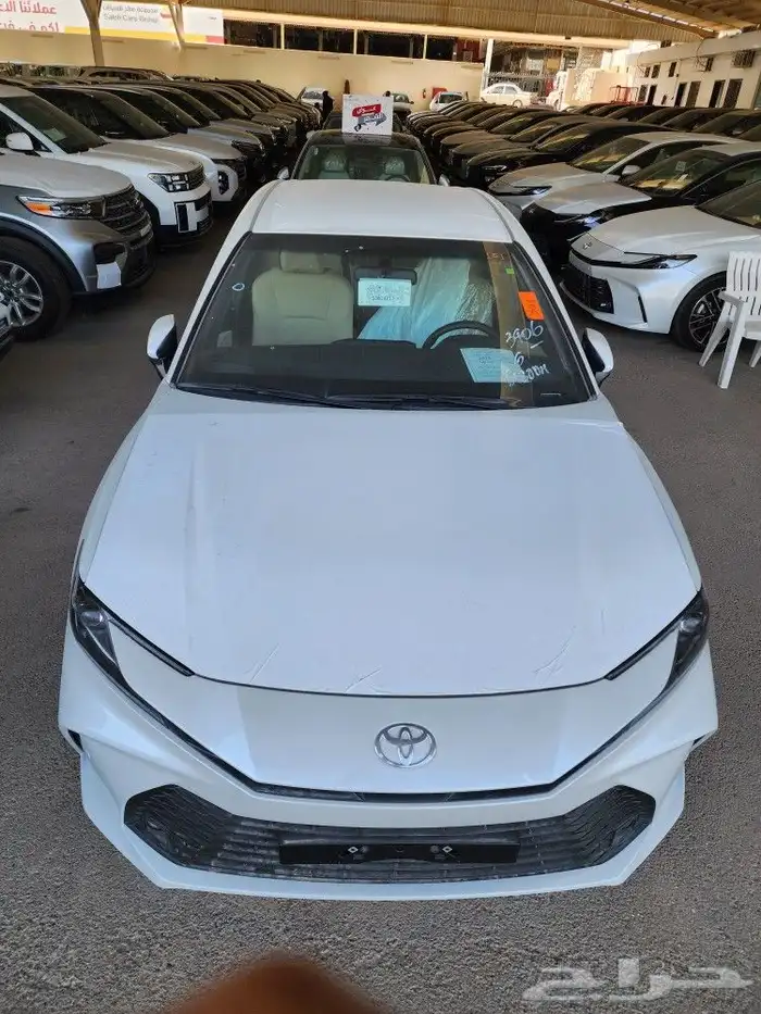 تويوتا كامري E 2025 6
