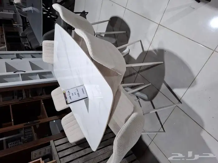 طاولات طعام متنوعه 11