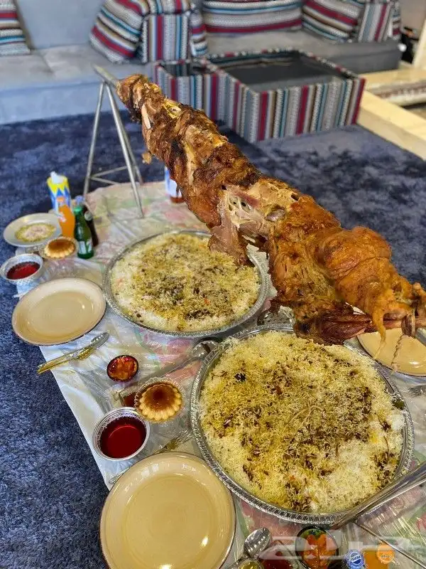 مطعم الخير يقدم خروف سيخ على الجمر 1 خروف مشوي   2   دجاج مش 1