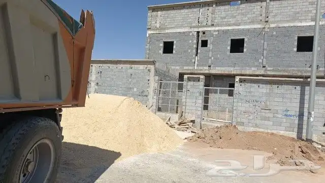 رمل أبيض تيماء صندوق كبير 28 حمولة42من45طن 4