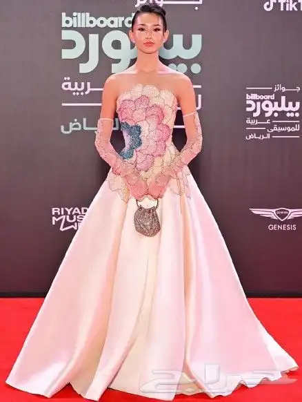 أفخم فساتين مناسبات من إيفا فاشن 23