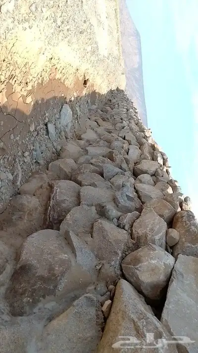 يوجدبكلينات للبناء الحجر وتفتيت الصخور ورباب. وهدم العماير. 3