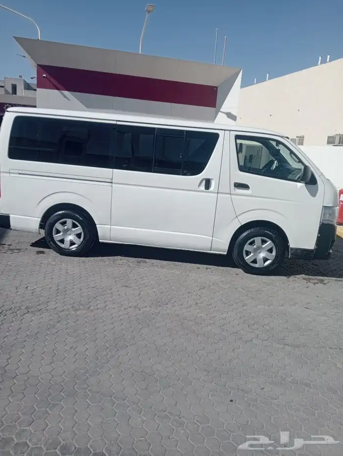 باص تويوتا هايس لايجار مع السائق وجميع المشاوير 1