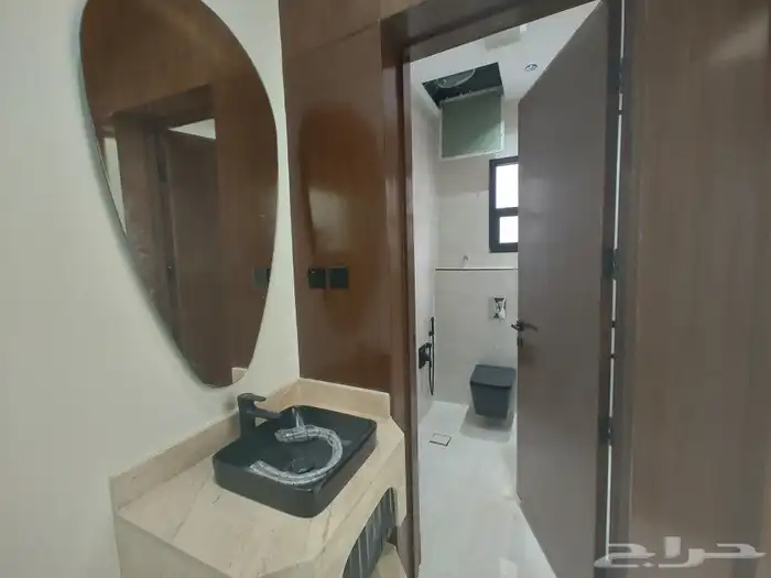 للبيع دور أرضي مدخل سياره تشطيب حديث موقع مميز 11