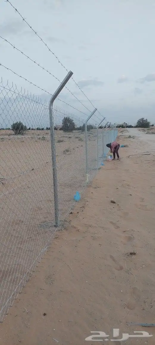 نقوم بتركيب الشبوك المزارع والاراضي والطرقات وقسم خاص لنخل 3