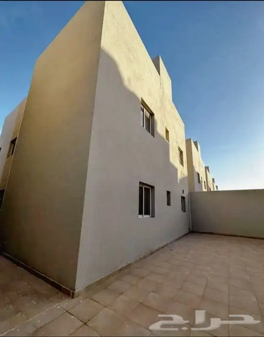 فيلا للإيجار بحي الجنادرية 2