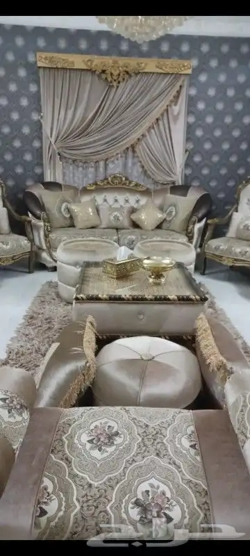 كنب للبيع مع الطاولات والستاره والاريكه 0
