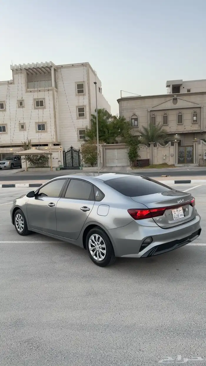 كيا K3 موديل 2022 رمادي بطاقة جمركية على الشرط 4