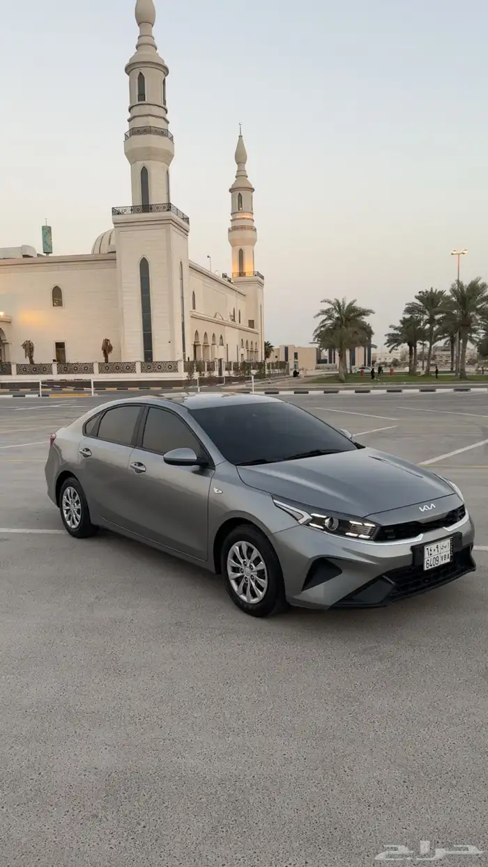 كيا K3 موديل 2022 رمادي بطاقة جمركية على الشرط 2