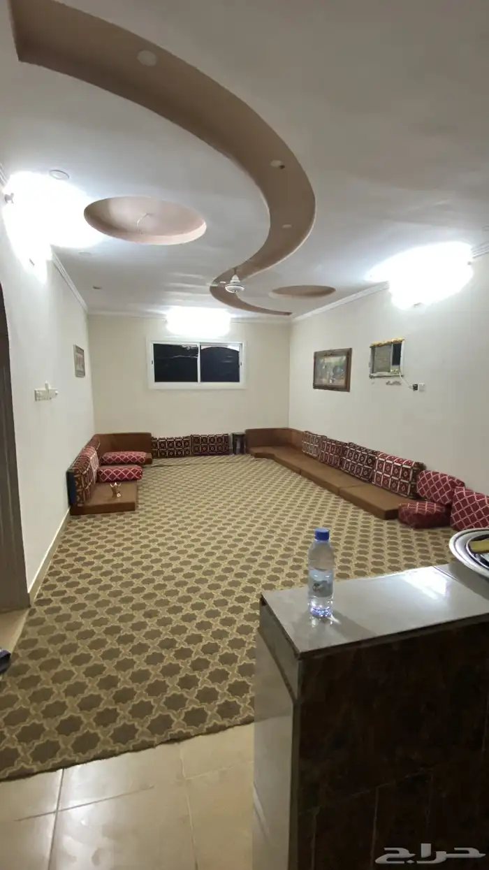استراحة بالنصبه الايجار شامل كهرباء مويه 2700 2